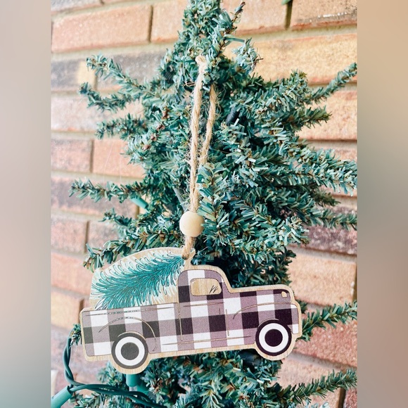 *Black & White Buffalo Check Truck Ornament - Picture 4 of 13